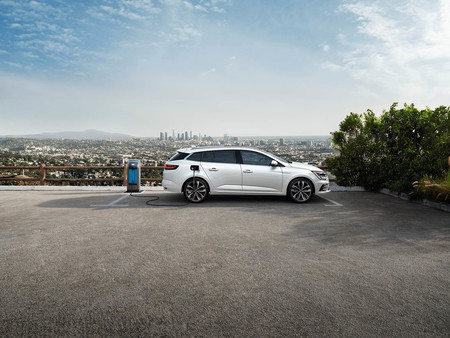 El nuevo Renault Mégane se electrifica con un híbrido enchufable de 160 CV y etiqueta CERO de la DGT