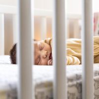 Ni blanco ni gris: este es el mejor color para decorar una habitación infantil y favorecer el descanso del bebé