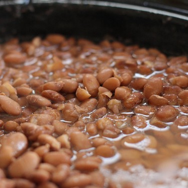 Por qué los frijoles te quedan duros y el truco para que se pongan suaves, según experto
