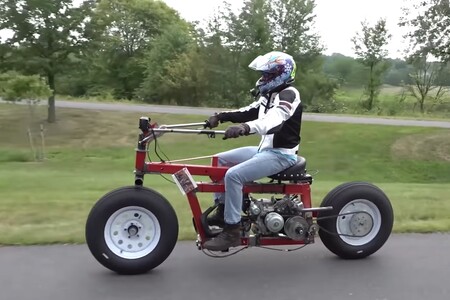 Alguien ha hecho una moto con piezas de bricolaje, y el resultado es totalmente absurdo pero funciona