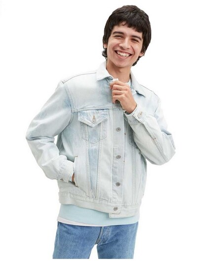 Ofertón en la chaqueta vaquera Levi´s Vintage Fit Trucker V, rebajada a 59,99 euros en Dressin en todas las tallas