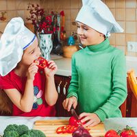 El Corte Inglés tiene la cocina de madera sostenible perfecta para regalar en Reyes Magos: ahora con un 30% de descuento