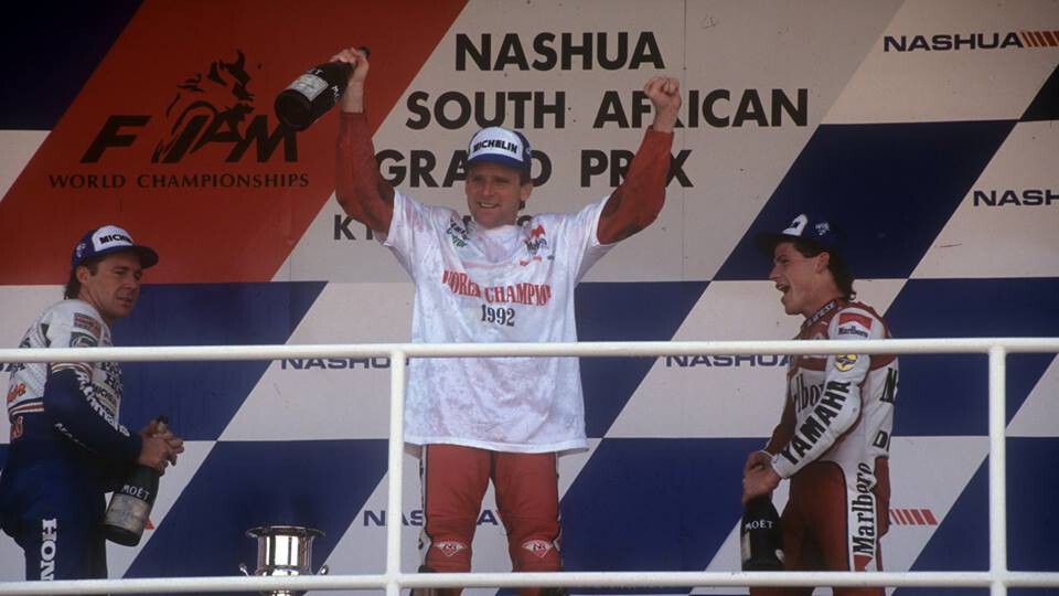 Rainey a remporté la course, mais Doohan a quand même atteint la tête du championnat du monde lors de la dernière course, le Grand Prix d'Afrique du Sud, à Kyalami