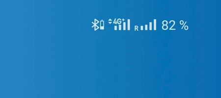 上矢印と下矢印の付いた 4G+ アイコン