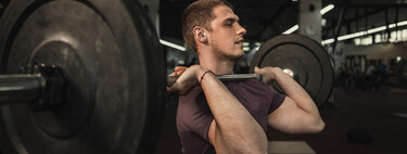 Tres consejos para mejorar tu press militar y ganar masa muscular en tus hombros 