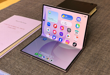 Samsung Galaxy Z Fold8 10