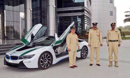 Coche que probamos, coche que se compran. El BMW i8 de la Policía de Dubai