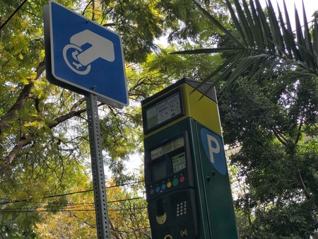 Parquímetros, licencias y "arañas" costarán más en CDMX a partir de este año
