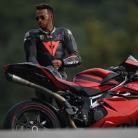Lewis Hamilton y su última creación limitada a 44 unidades: MV Agusta F4 LH44 