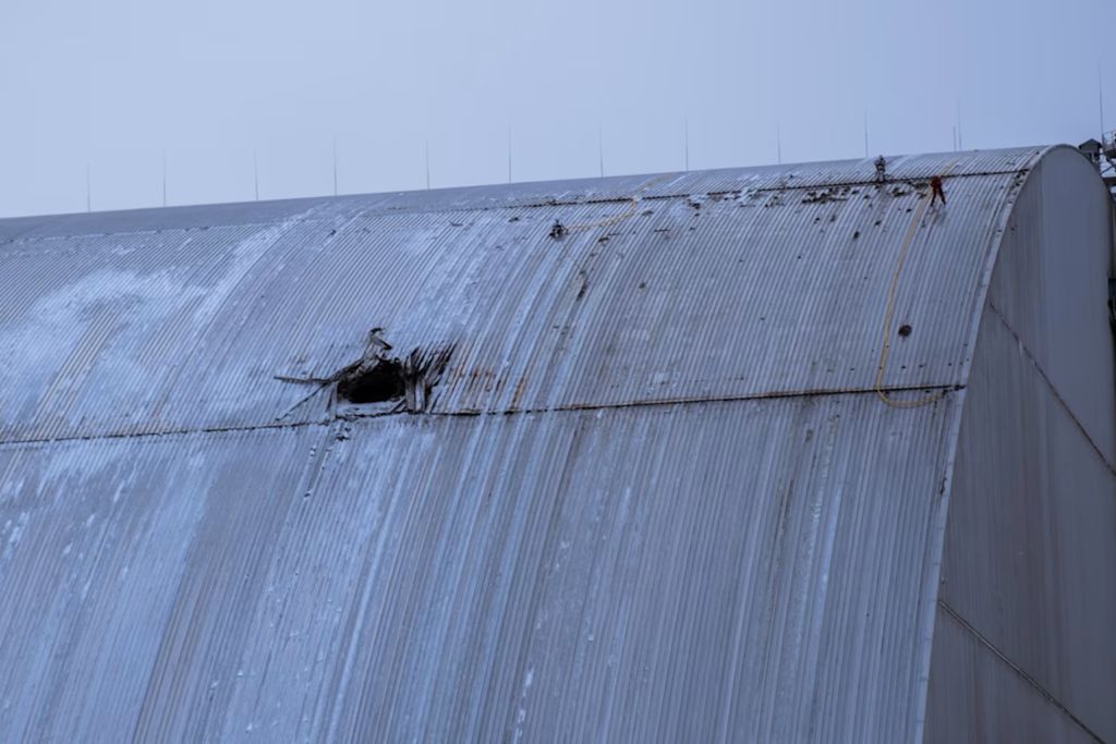 Si crees que la reforma de tu casa es urgente, piensa en este edificio de Ucrania. Su agujero es tan grande que es un peligro para Europa