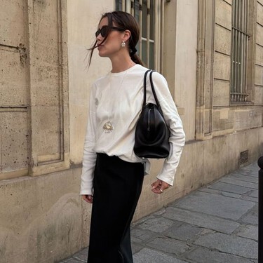 Las faldas midi negras de Stradivarius elegantes y versátiles que llevaremos con zapatos de tacón o con botas en octubre 2026 