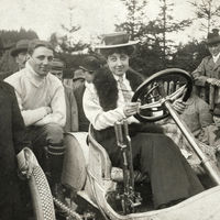 Ella es Mercedes, la niña que hace 120 años le puso nombre a Mercedes-Benz