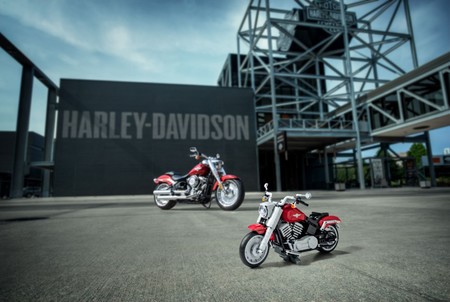 Esta Harley-Davidson Fat Boy de LEGO con 1.023 piezas será el mejor pasatiempo veraniego
