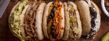 De la reina pepiada al tumbarrancho: los rellenos de arepas más populares en Venezuela