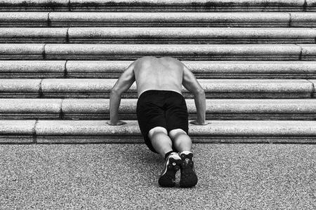Ponte en forma entrenando en escaleras