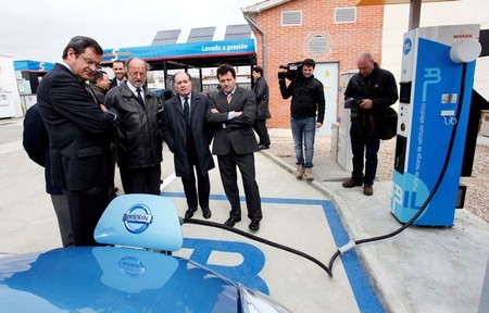 Nissan abrirá una trinchera de puntos de recarga rápida para ganarse el mercado alemán