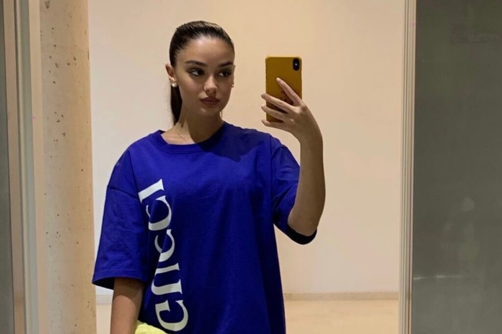 La nueva camiseta de Juls Janeiro cuesta 350 pavos: a la hija de Jesulín le cae la guita del cielo