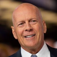 El actor Kevin Pollak reflexiona sobre la vida actual de su amigo Bruce Willis: "Vive en una burbuja"