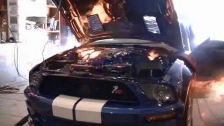 Dolorpasión™: La avaricia rompe el saco (Mustang GT500)