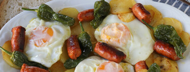 Receta de huevos rotos con chistorra y pimientos verdes de Gernika: un capricho súper fácil