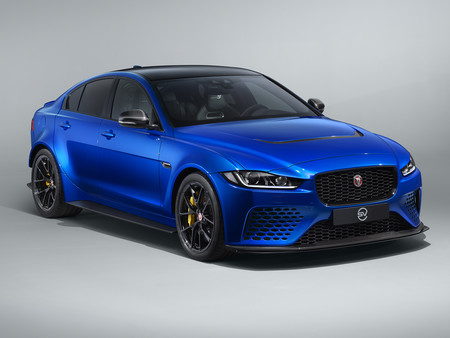 El Jaguar XE SV Project 8 estrena versión Touring sin alerón: más discreto pero con los mismos 600 CV