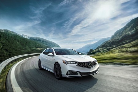 El Acura TLX 2018 y su versión A-Spec quieren jugar duro en el segmento premium