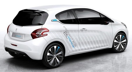 peugeot-208-hybrid-air-2l-salon-paris.jpg