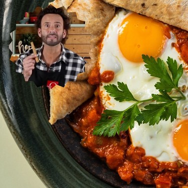Cómo hacer shakshuka, el famoso platillo de Medio Oriente, al estilo mexicano, con los consejos del chef Oropeza: la clave son los frijoles 