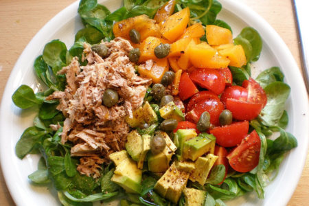 ¿Por qué es importante añadir aceite a tu ensalada?