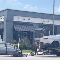 Así quedó un Sentra al chocar con una Tesla Cybertruck: la pick-up es tan dura, que puede ser todo un problema para el otro auto... y sus pasajeros