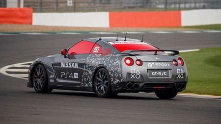 NISSAN GT-R