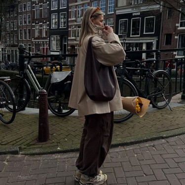 Hemos fichado en Zara la parka perfecta: es súper ligera y en color marrón chocolate