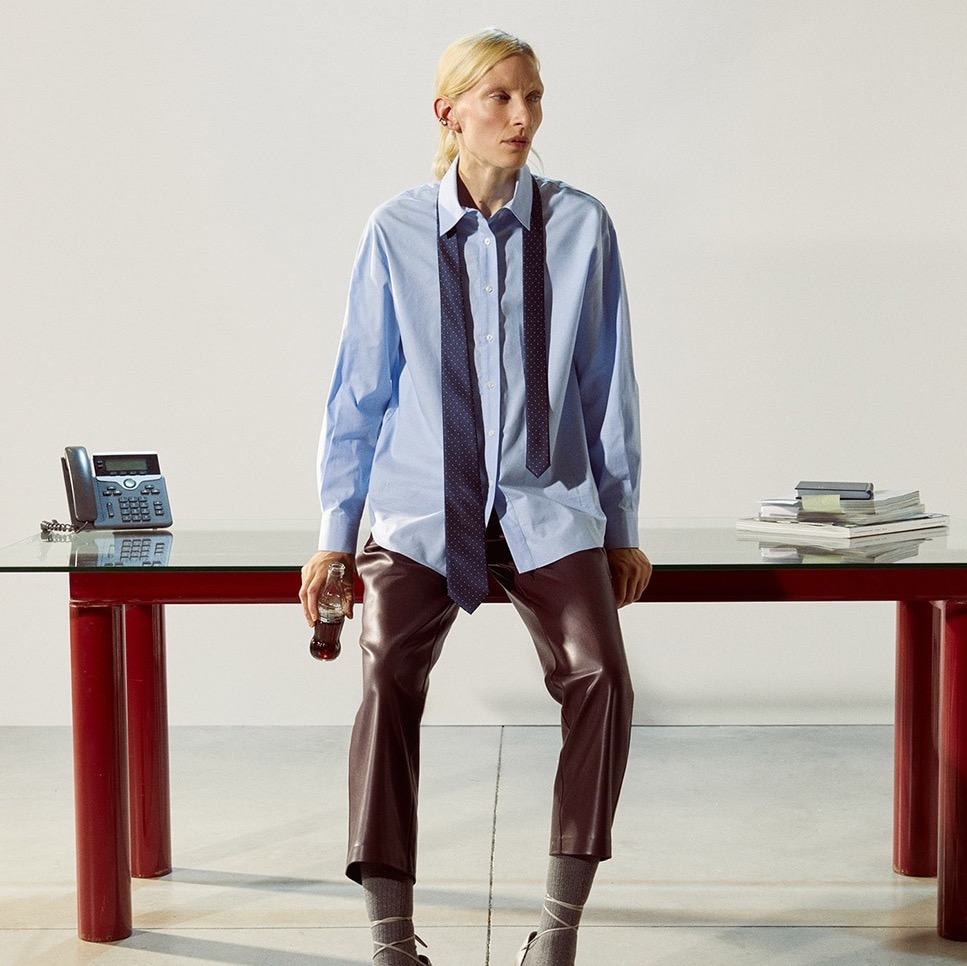 Pantalón efecto piel Sfera