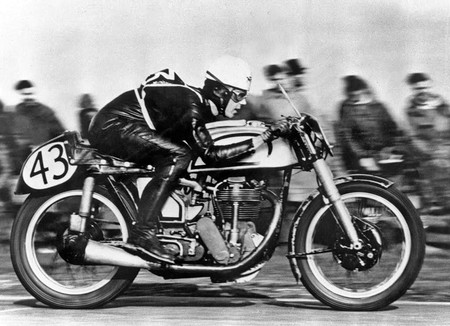 EN MOTO,USAR CASCO = CEREBRO – Historia verdadera EN MOTO,USAR CASCO = CEREBRO – Historia verdadera