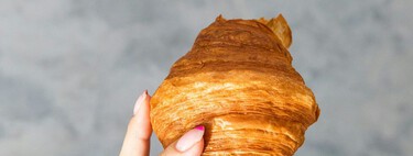 Nos hemos vuelto locos por el croissant, y encima nos lo estamos comiendo mal 