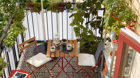 Prepara tu terraza para este verano por menos de 70 euros con IKEA: muebles, parasoles, decoración y más a precio de chollo