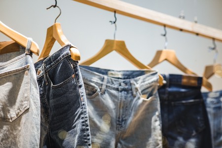 9 pantalones vaqueros rebajados en Amazon hoy: Levi's, Wrangler, Pepe Jeans y Replay desde sólo 18 euros