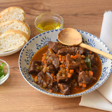 Ternera en salsa, receta fácil de un guiso de los de toda la vida