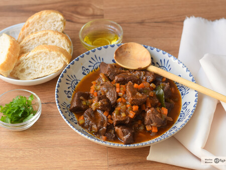 Ternera en salsa, receta fácil de un guiso de los de toda la vida