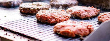 El truco profesional para cocinar hamburguesas jugosas sin que sean un riesgo para la salud