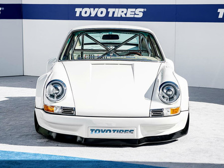 ¿No quieres esperar al Taycan? ¿Qué te parece este 911 de 1977 con motor de Tesla?