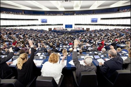 Eurodiputados conservadores copian las enmiendas del lobby (inquieto) por la protección de datos