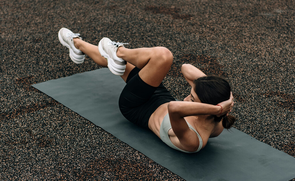 La serie original de 5 abdominales de Pilates que puedes hacer en tu casa y sin material específico