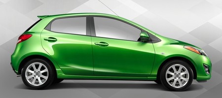 Mazda venderá el Mazda2 remarcado como Toyota en 2015