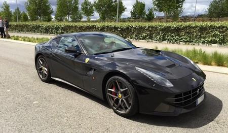 Isco del Real Madrid, con uno de los mejores Coches de los Jugadores Selección Española Fútbol