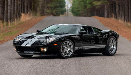 Este Ford GT de 2005, con todos los extras que ofrecía en su momento, está buscando garaje