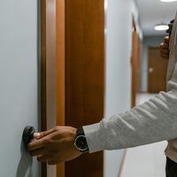 Un casero recupera su vivienda tras pasar las prórrogas legales pese a que la inquilina tenía un alquiler social 