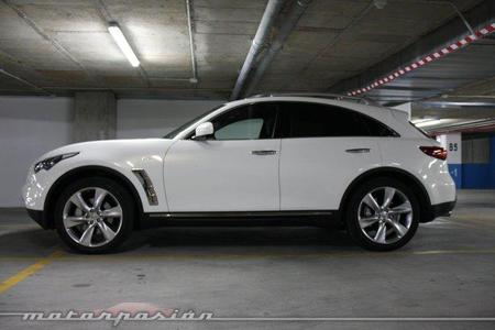 Infiniti FX30d S