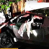 Una Tesla Cybertruck termina incendiada y atrapando a un jugador de la NBA: "El volante no respondía"