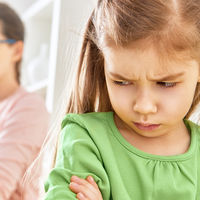 ¿Padres helicóptero o cortacésped? La forma en la que educas a tus hijos puede afectarles más de lo que crees